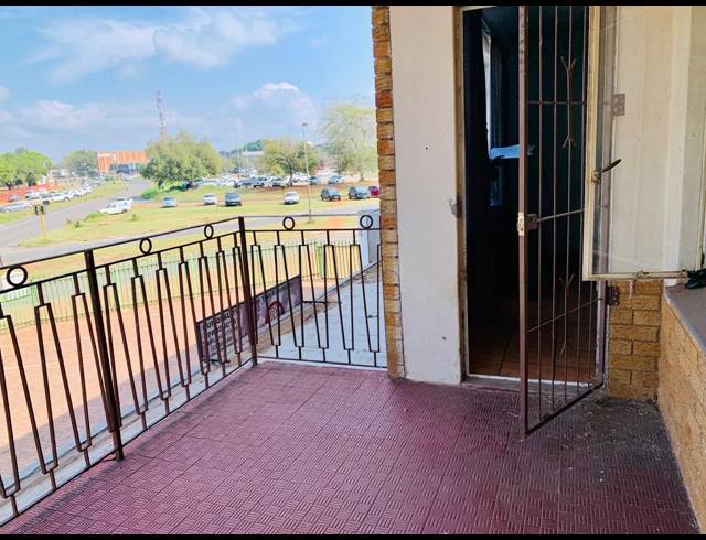 2 BEDROOM FLAT FOR SALE IN VANDERBIJLPARK CE 1